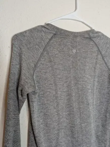 Lululemon  Breathe Repeat Movement is Medicine Womens Gray Shirt Size 6 Athletic - Picture 5 of 5